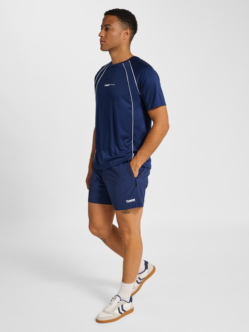 hmlPULSE TRAINING PRINT T-SHIRT SS, DRESS BLUES, model