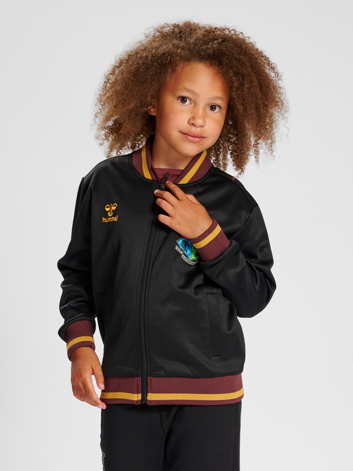hmlHARRY POTTER ZIP JACKET, 2001, model