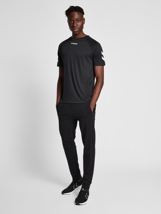 hmlMT BOW T-SHIRT, BLACK, model