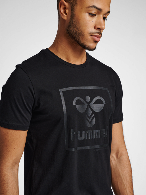 hmlISAM 2.0 T-SHIRT, BLACK, model