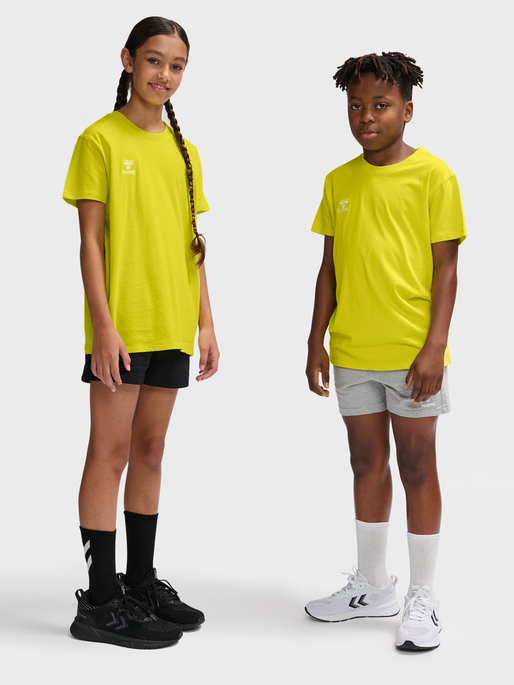 hmlGO 2.0 T-SHIRT S/S KIDS, BLAZING YELLOW, model