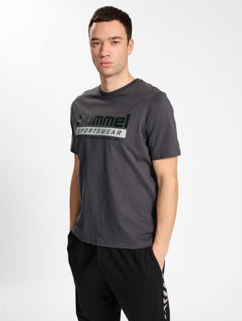 hmlLGC CARSON T-SHIRT, BLACKENED PEARL, model