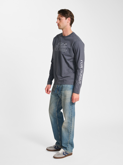 hmlPLADSTILFORSKELLE 25 T-SHIRT L/S, ASPHALT, model