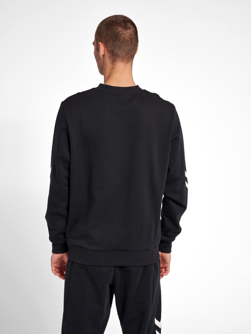 hmlLGC LIAM SWEATSHIRT, BLACK, model