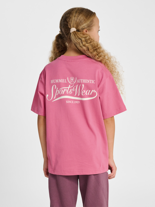 hmlJR LOOSE GRAPHIC T-SHIRT S/S BTS, CHATEAU ROSE, model