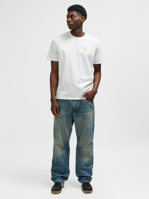 hmlLOOSE T-SHIRT S/S CALL US, WHITE, model