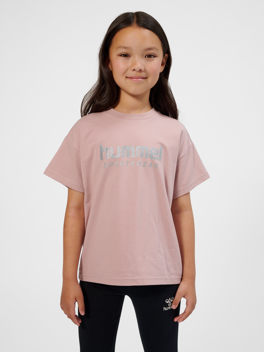 hmlCHILLI T-SHIRT S/S, ADOBE ROSE, model