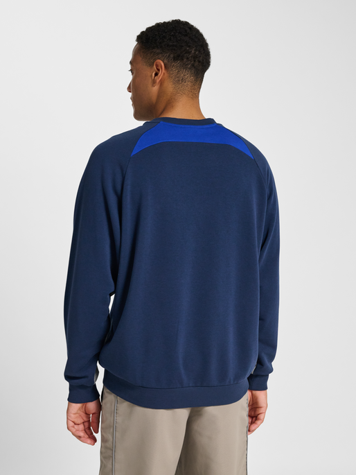 hmlOVERSIZED ICONIC CREW CH, DRESS BLUES, model