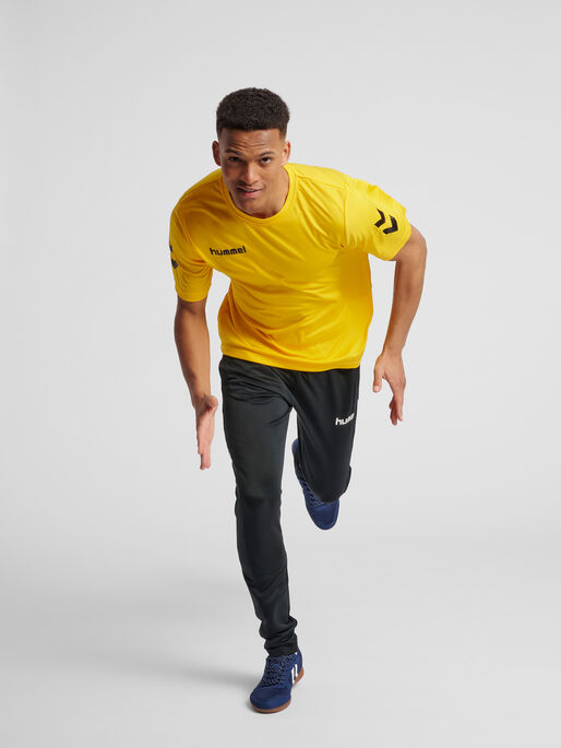 CORE POLYESTER TEE, SPORTS YELLOW/BLACK, model