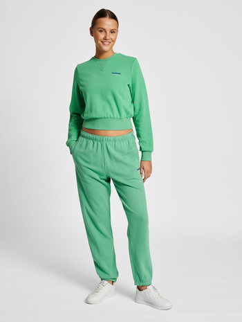 hmlLGC SHAI SHORT SWEATSHIRT, GREEN SPRUCE, model