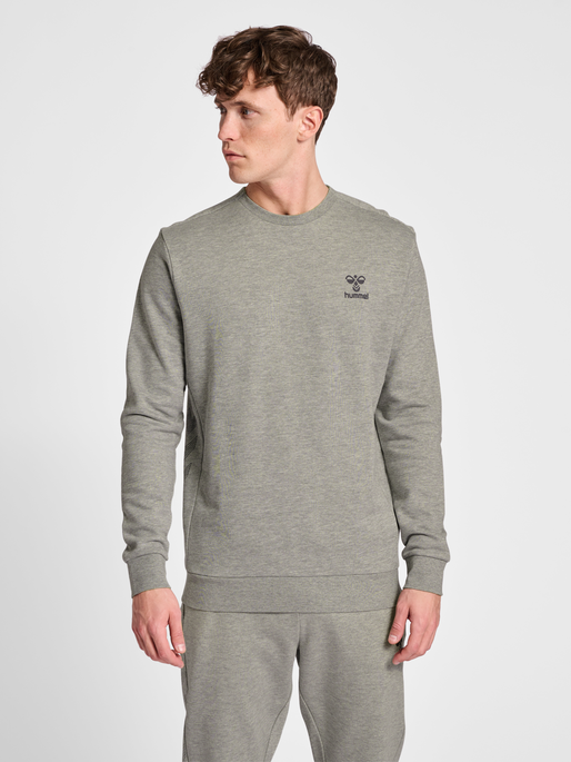 hmlOFFGRID SWEATSHIRT, GREY MELANGE, model