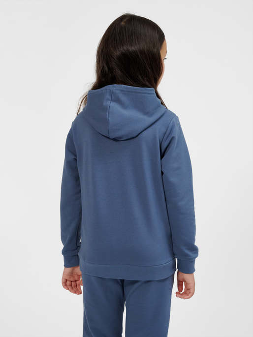 hmlCUATRO HOODIE, BERING SEA, model