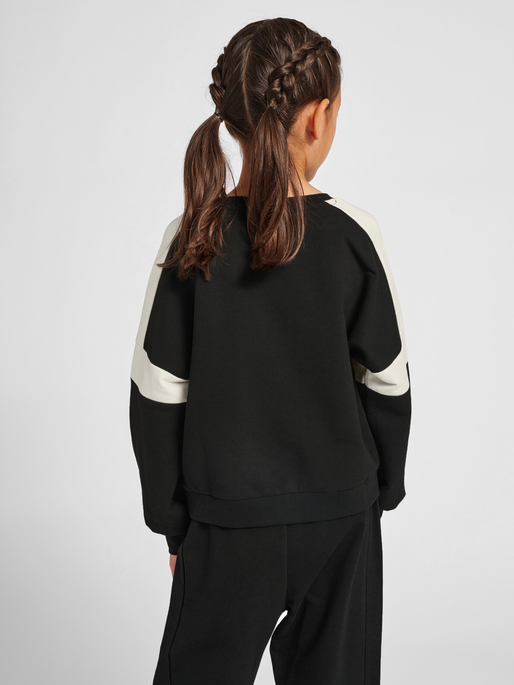 hmlMARLEE SWEATSHIRT, BLACK, model