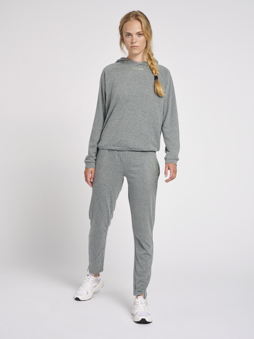 hmlZANDRA HOODIE, 6778, model