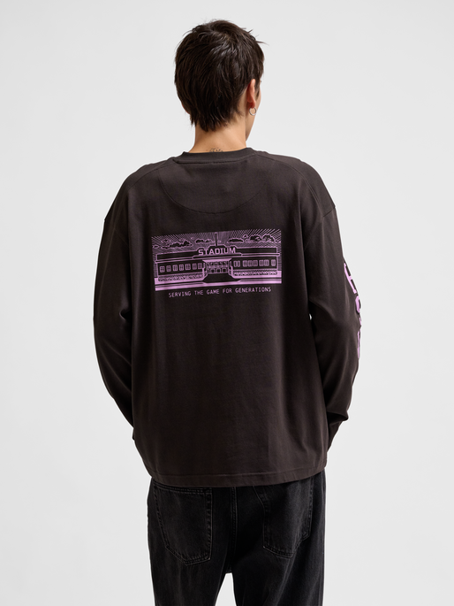 hmlLOOSE T-SHIRT L/S SW STADIUM, AFTER DARK, model