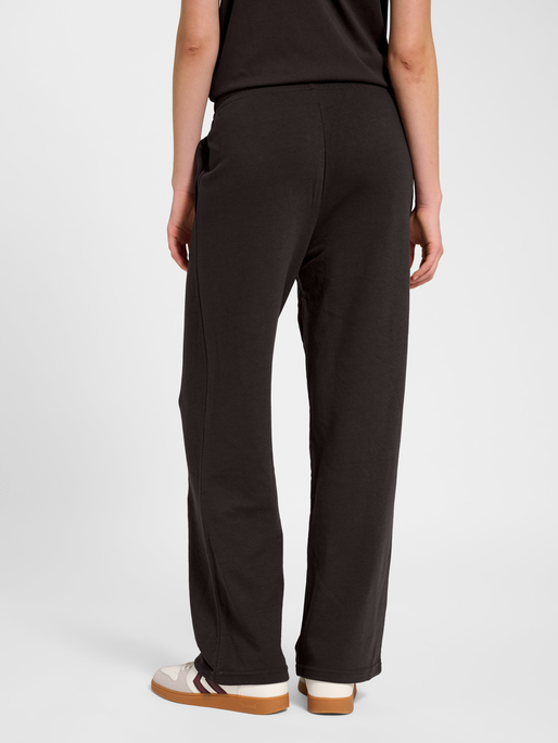 hmlPULSE WIDE W SWEAT PANTS, AFTER DARK, model