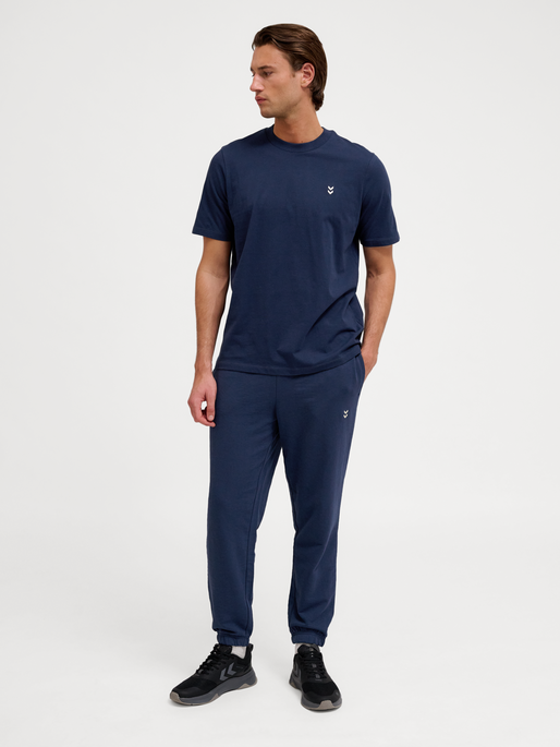 hmlPULSE SWEAT PANTS, DRESS BLUES, model