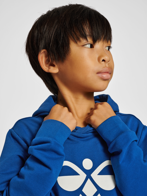 hmlCUATRO HOODIE, NAVY PEONY, model