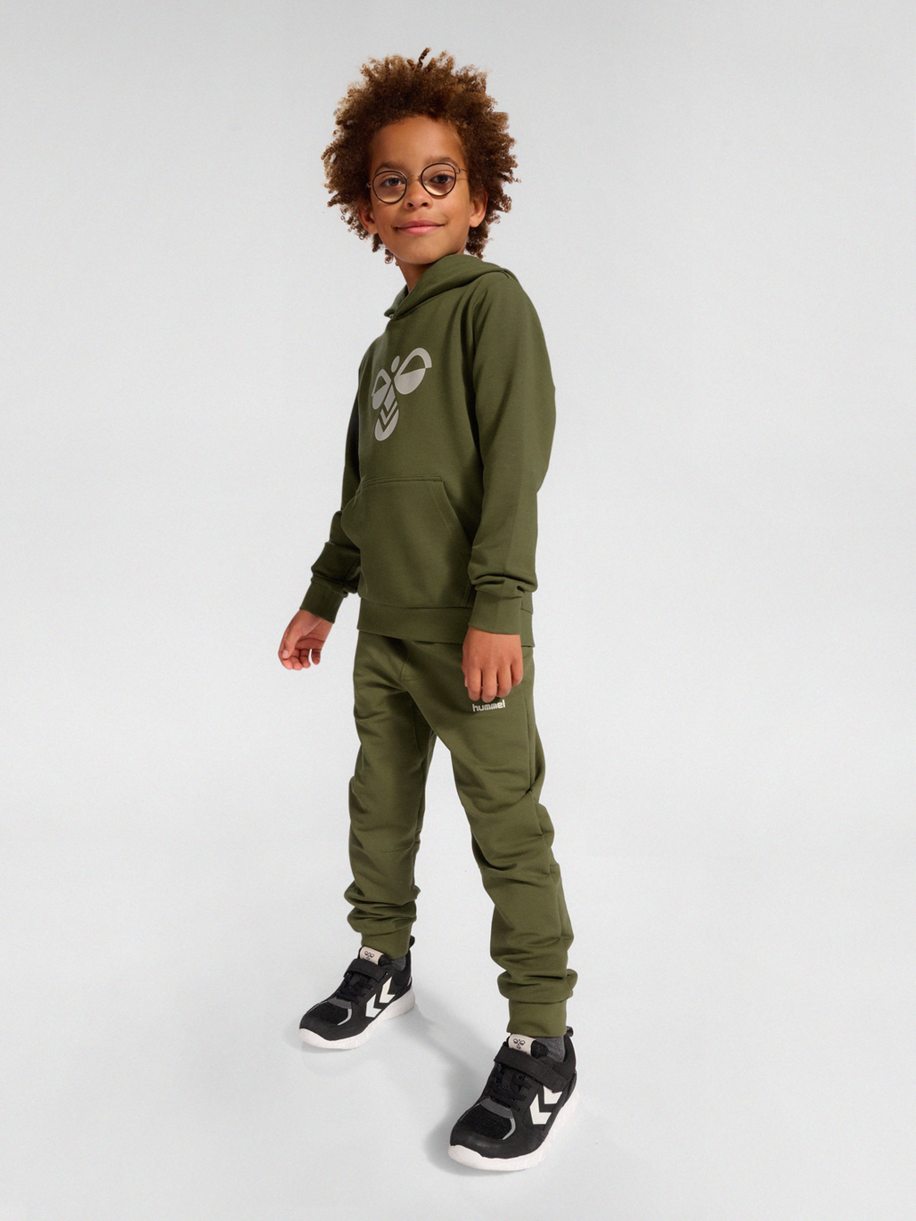 hmlCUATRO HOODIE, OLIVE NIGHT, model