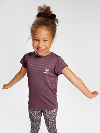 hmlSUTKIN T-SHIRT S/S, ROSE BROWN, model