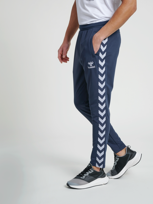 hmlNATHAN 2.0 TAPERED PANTS, BLUE NIGHTS, model