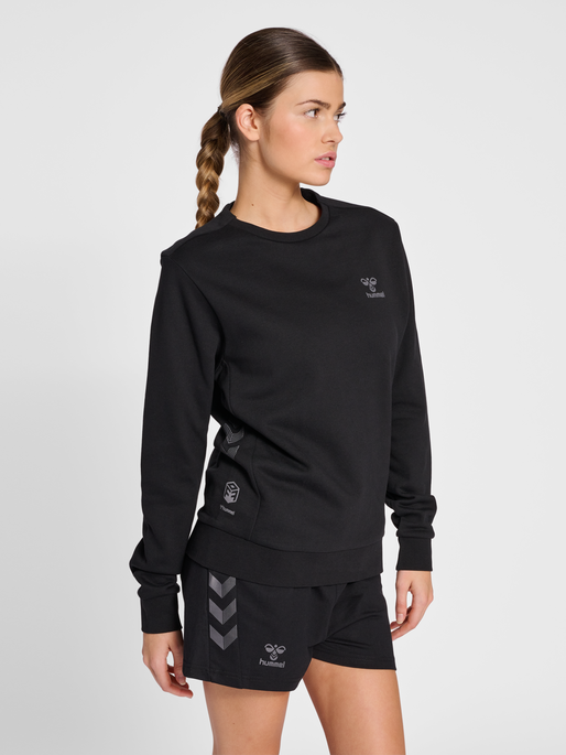 hmlOFFGRID SWEATSHIRT WO, JET BLACK, model