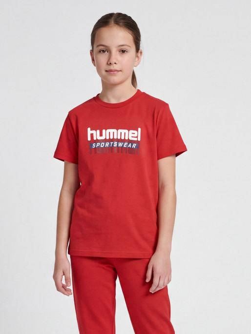 hmlTUKAS T-SHIRT S/S, SALSA, model