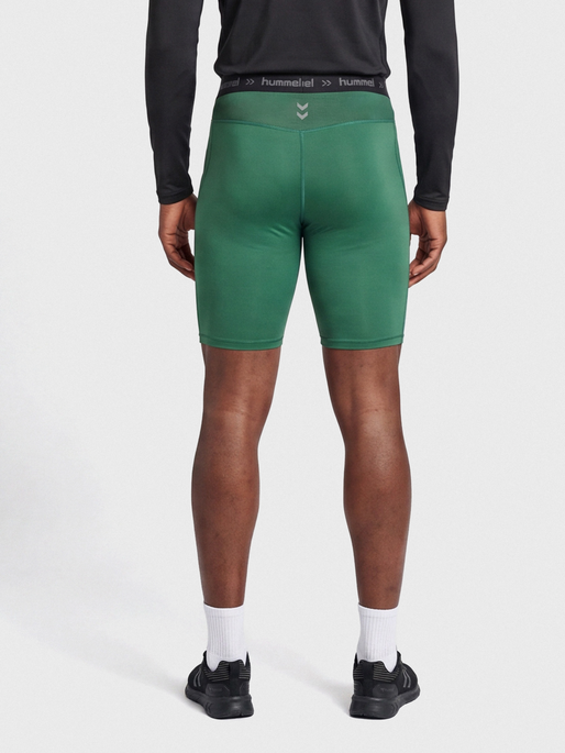 HUMMEL FIRST PERFORMANCE TIGHT SHORTS, EVERGREEN, model