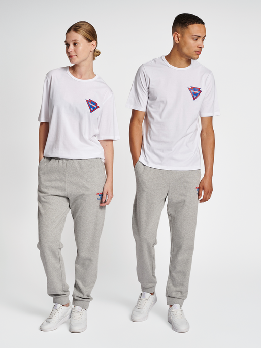 hmlIC POWEL T-SHIRT, WHITE, model