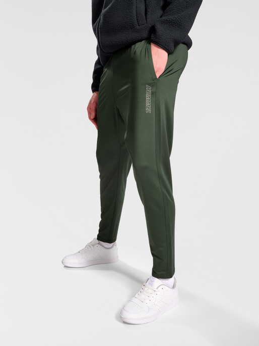 hmlTE STRENGTH TRAINING PANTS, 6126, model