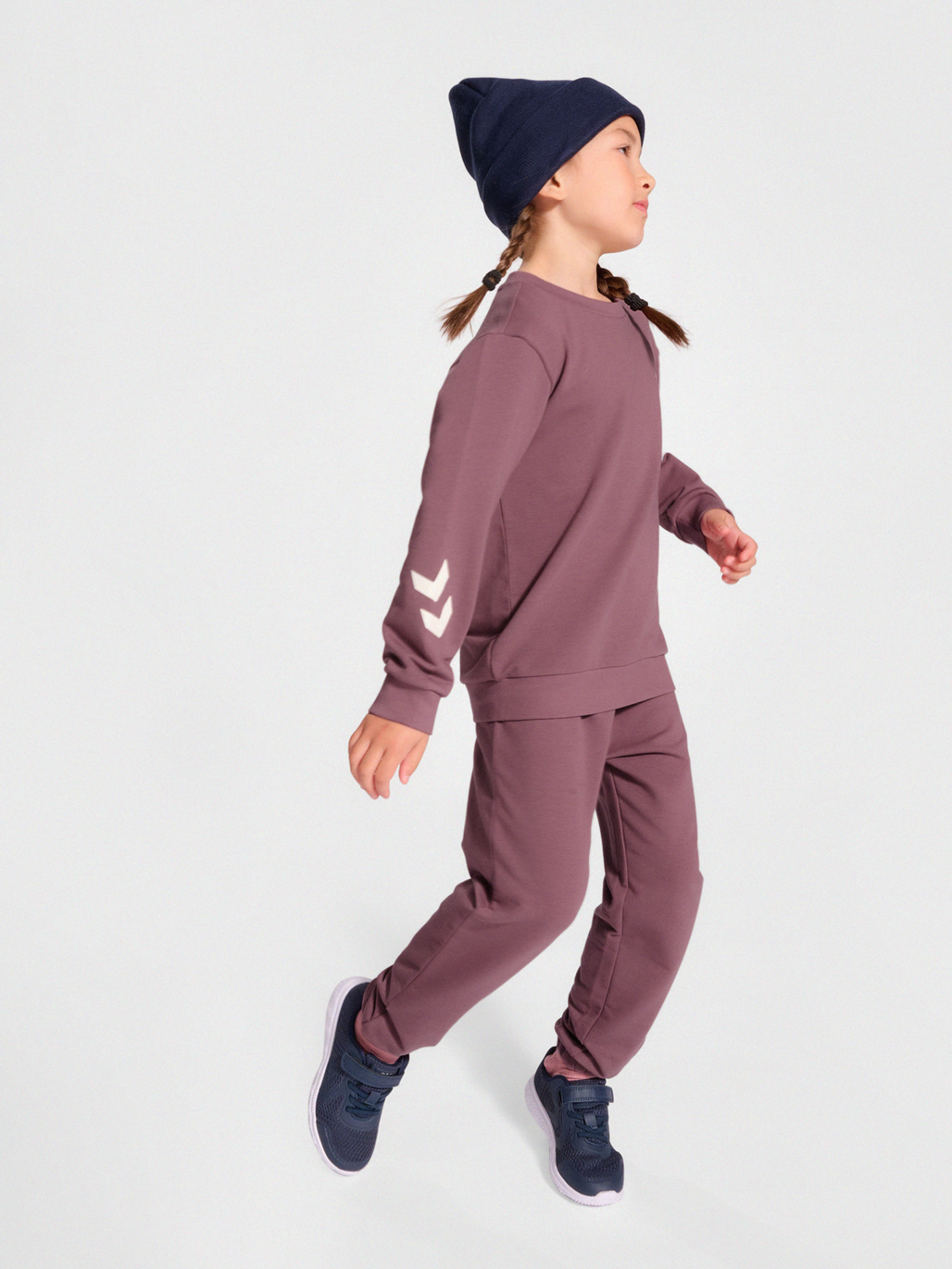 hmlVENTI TRACKSUIT, ROSE BROWN, model
