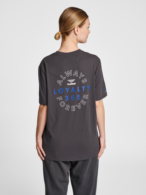 hmlLGC 365 T-SHIRT, BLACKENED PEARL, model