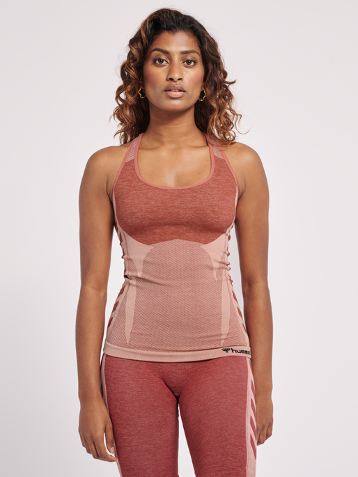 hmlCLEA SEAMLESS TOP, WITHERED ROSE/ROSE TAN MELANGE, model