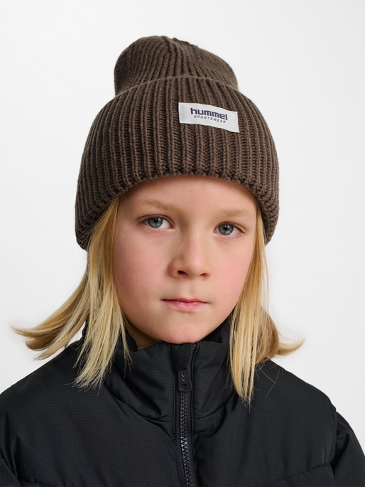 hmlJR HEAVY RIB KNIT BEANIE, PEPPERCORN, model