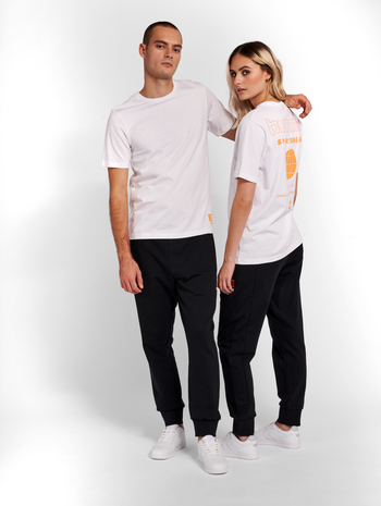 hmlLGC LEON T-SHIRT, WHITE, model
