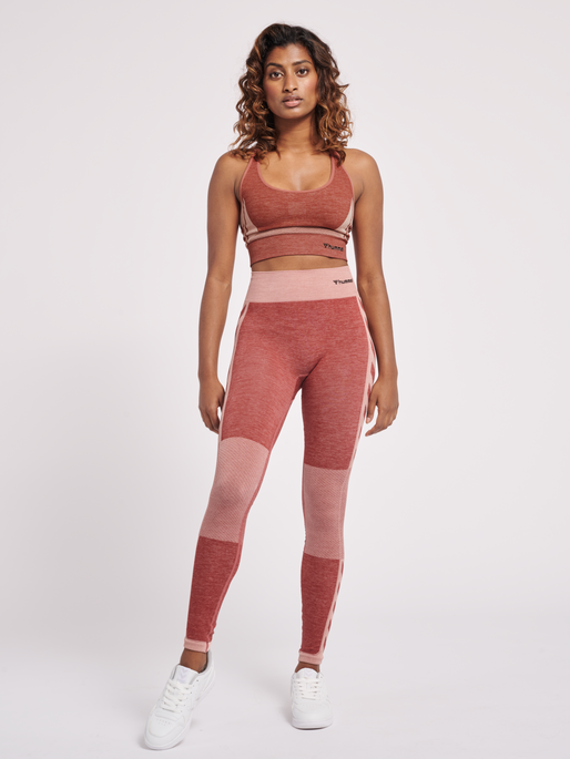 hmlCLEA SEAMLESS SPORTS TOP, WITHERED ROSE, model