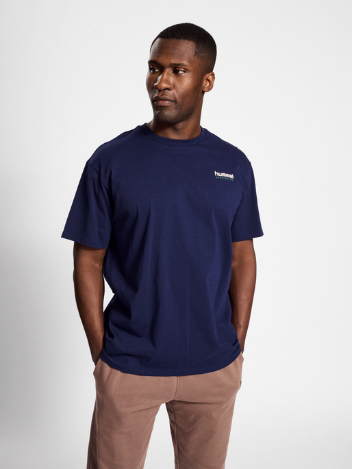 hmlLGC NATE T-SHIRT, 7666, model