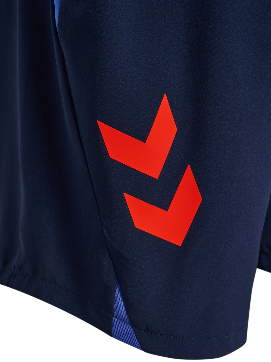 hmlBLAZE26 PRO TRAINING SHORTS, MARINE/CHERRY TOMATO, packshot