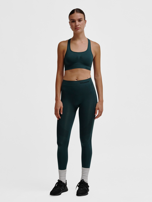hmlMT SHAPING SEAMLESS SPORTS TOP, GREEN GABLES, model