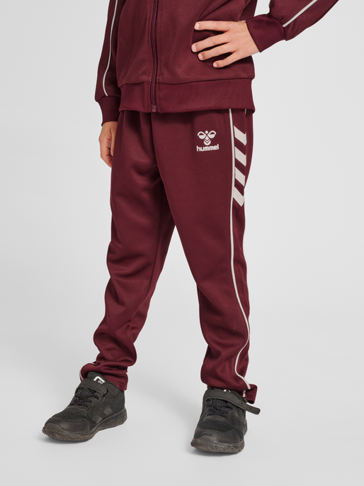 hmlTRACK TRACKSUIT, WINDSOR WINE, model