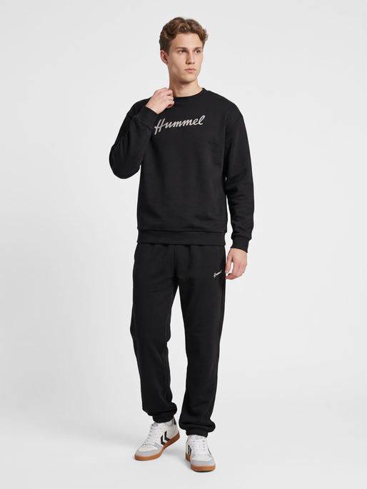 hmlCLUB W SWEATPANTS, BLACK, model