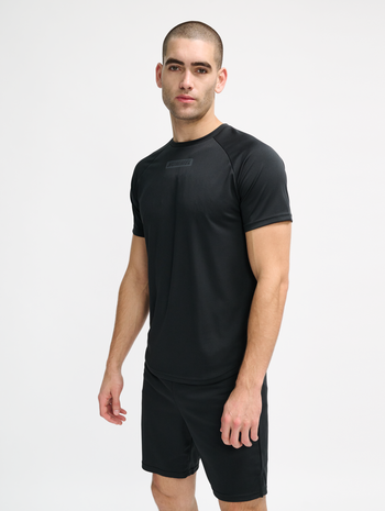 hmlTE TOPAZ T-SHIRT, BLACK, model