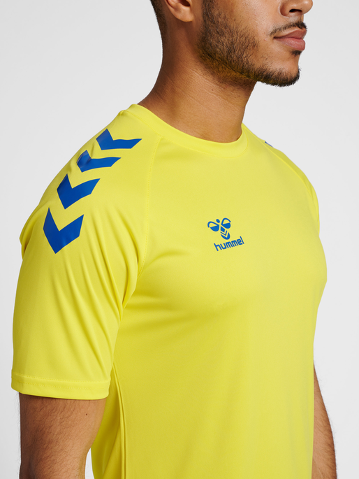 hmlCORE XK CORE POLY T-SHIRT S/S, BLAZING YELLOW/TRUE BLUE, model
