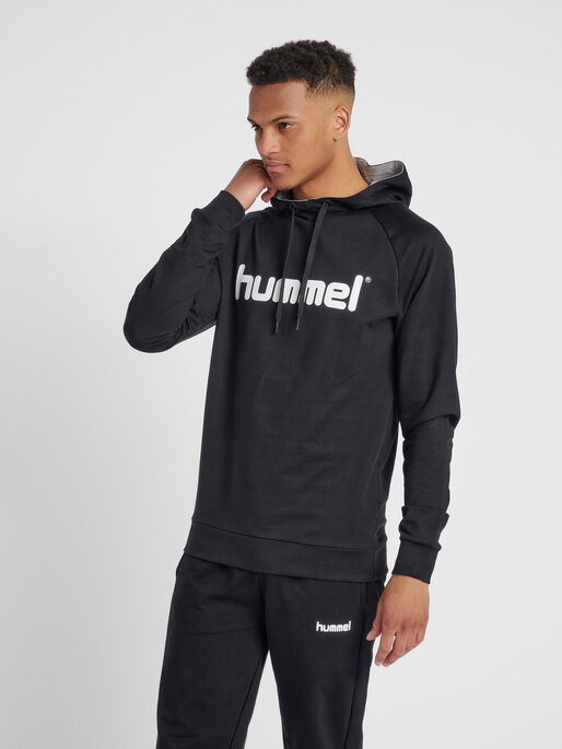 HUMMEL GO COTTON LOGO HOODIE, BLACK, model