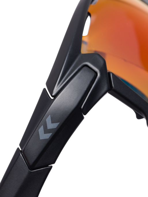 hmlCROSS-COUNTRY, 2001, packshot