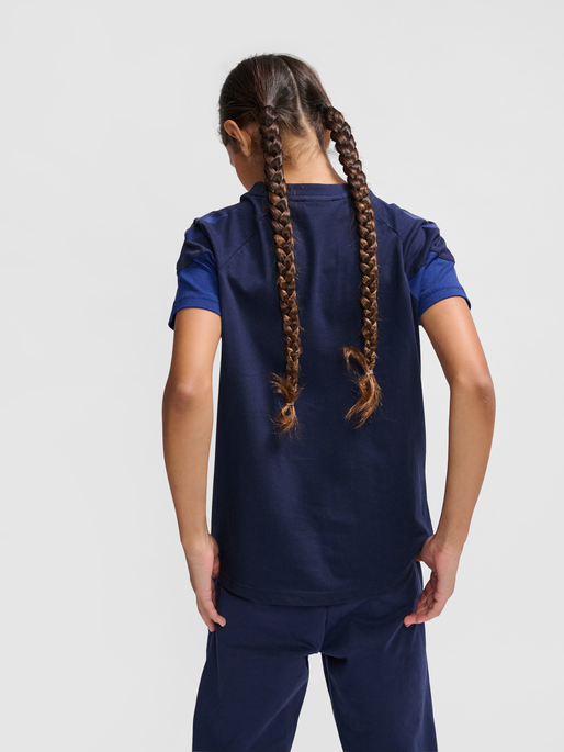 hmlTRAVEL T-SHIRT S/S KIDS, MARINE, model