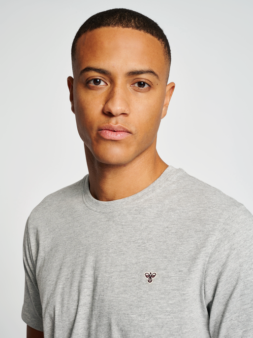 hmlIC FRED T-SHIRT, 2006, model