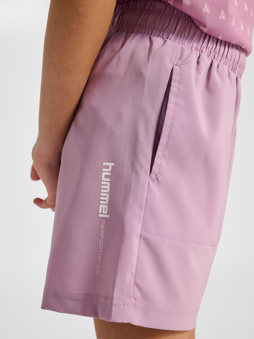 hmlJR PULSE WORKOUT SHORTS, LAVENDER MIST, model