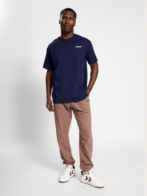 hmlLGC NATE T-SHIRT, 7666, model