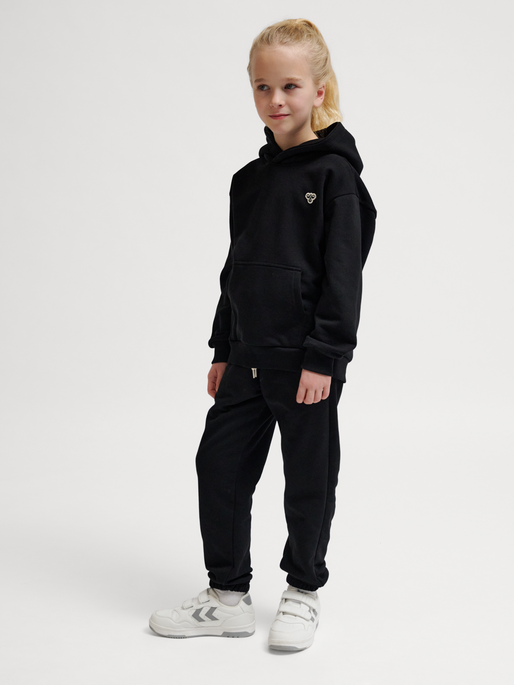 hmlJR LOOSE HOODIE BEE, BLACK, model